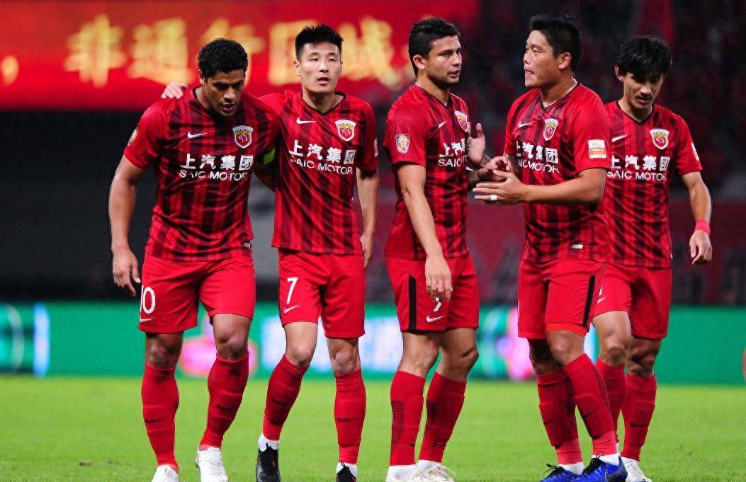 上港主场胜鲁能，继续保持榜首位置