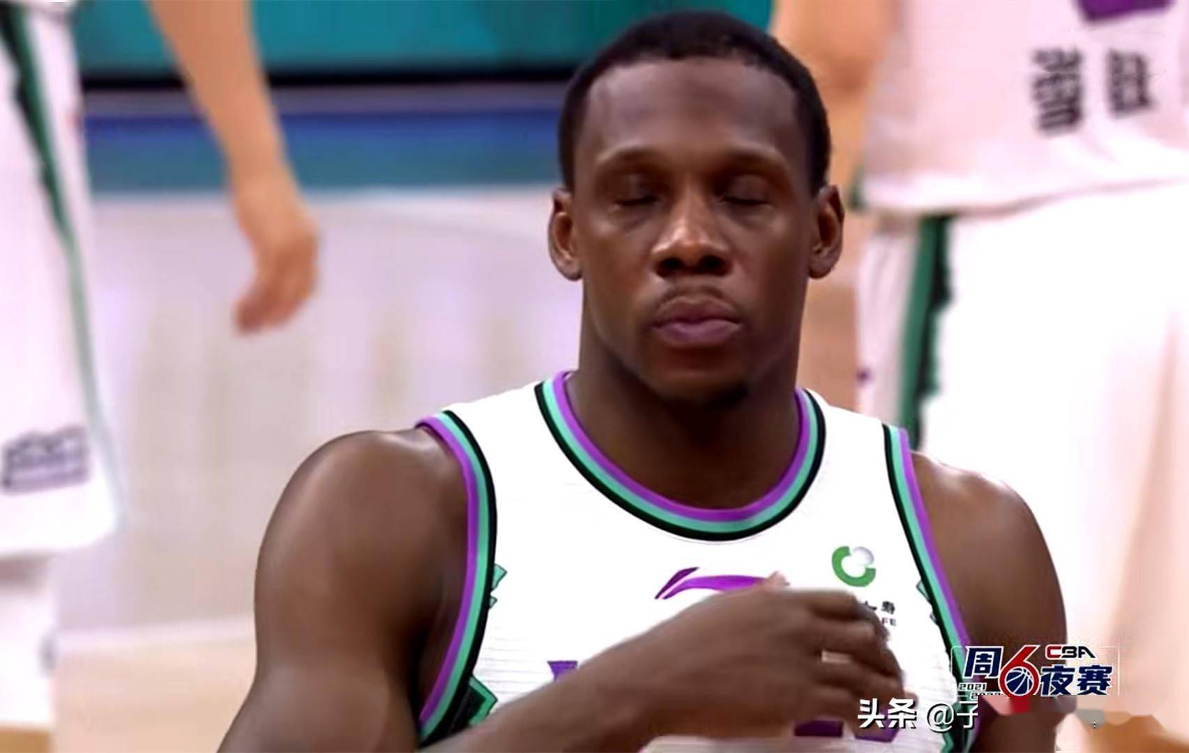 包含陕西男篮客场失利，季后赛前景堪忧的词条