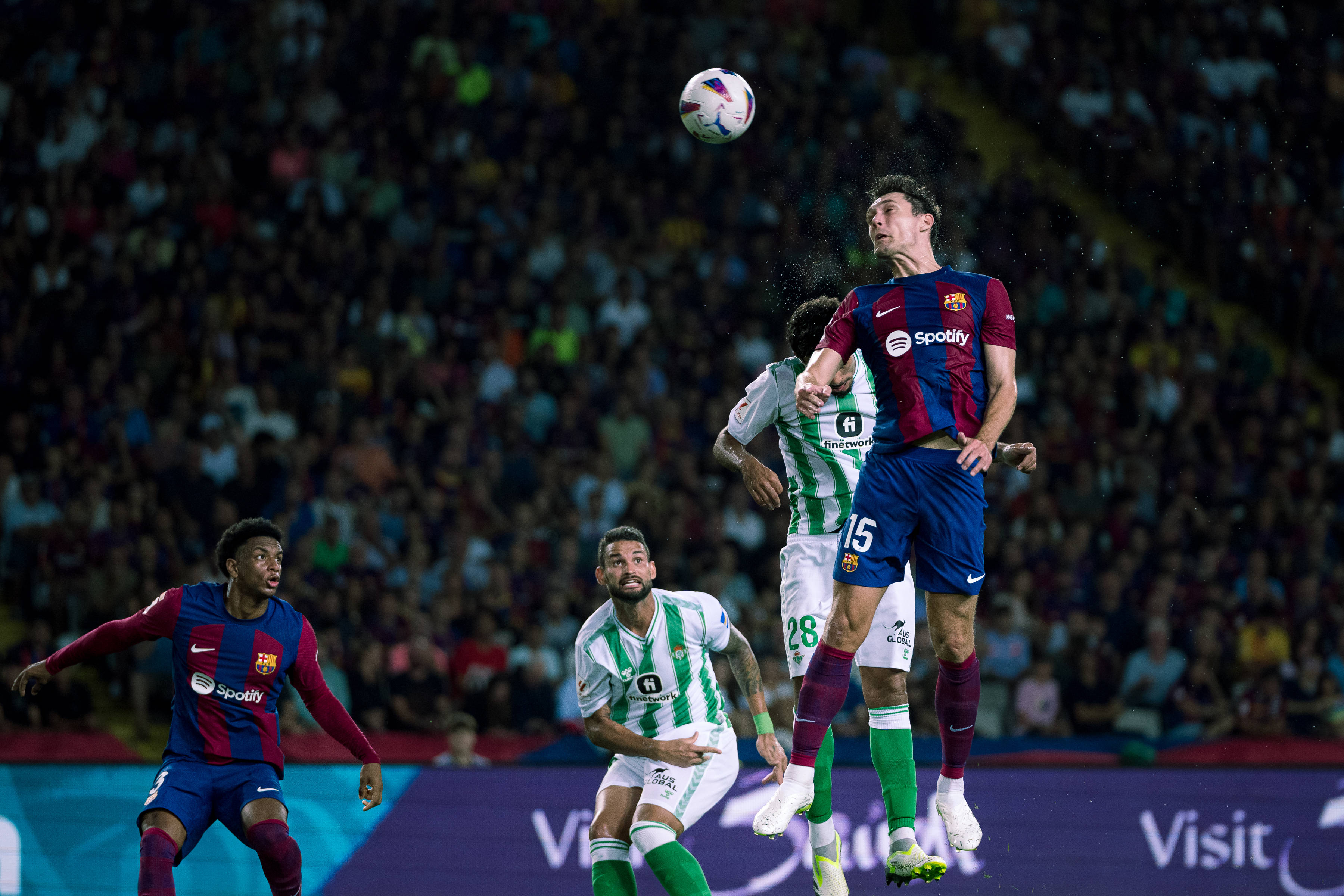 关于莱万多夫斯基在G2比赛中精彩发挥,势不可挡引发热议!的信息